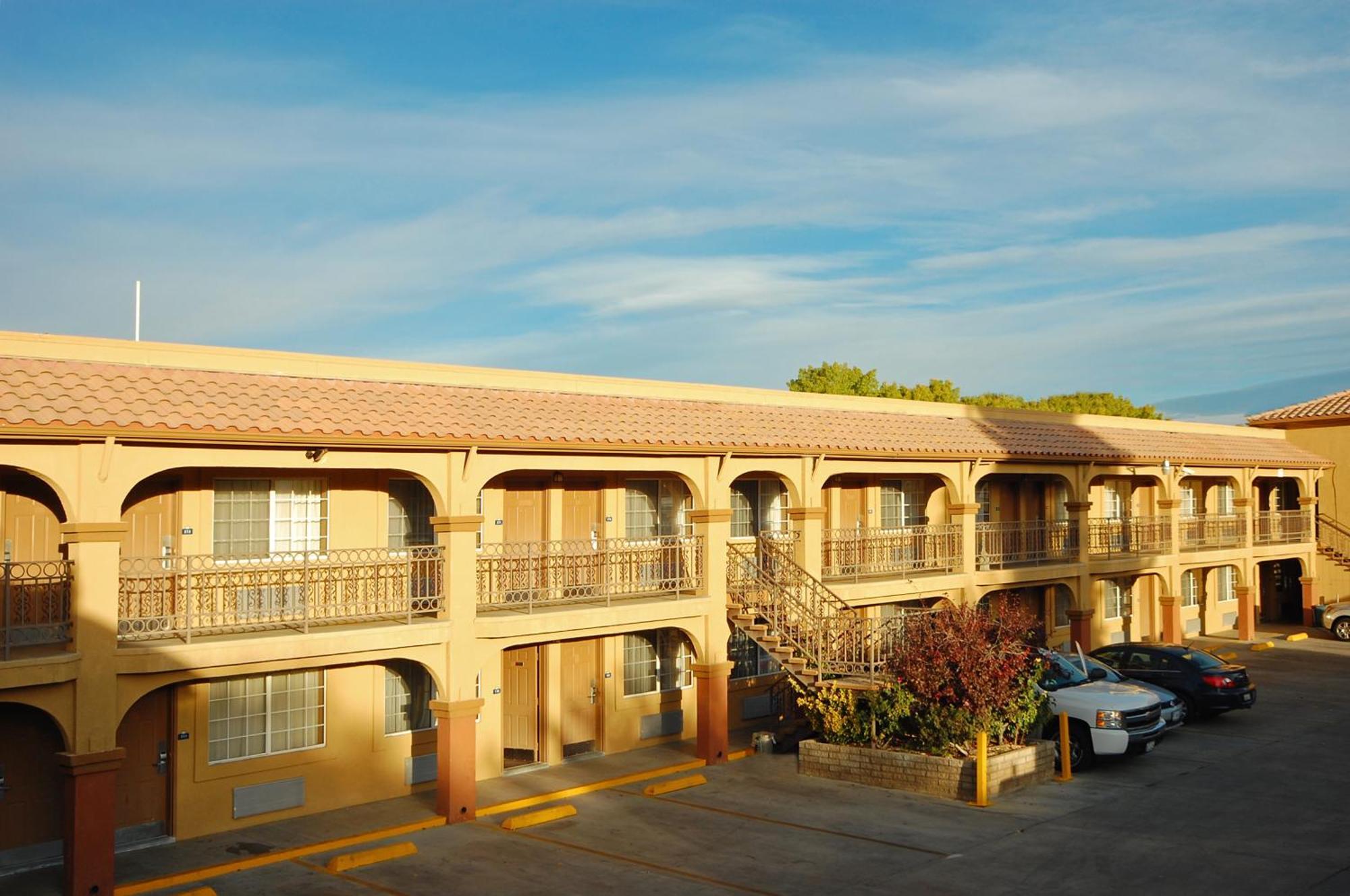 Days Inn By Wyndham Bishop Bagian luar foto
