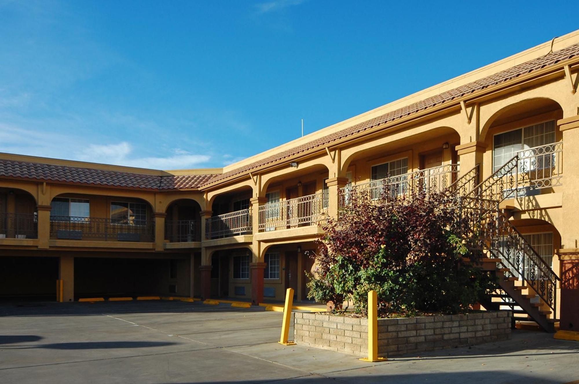 Days Inn By Wyndham Bishop Bagian luar foto