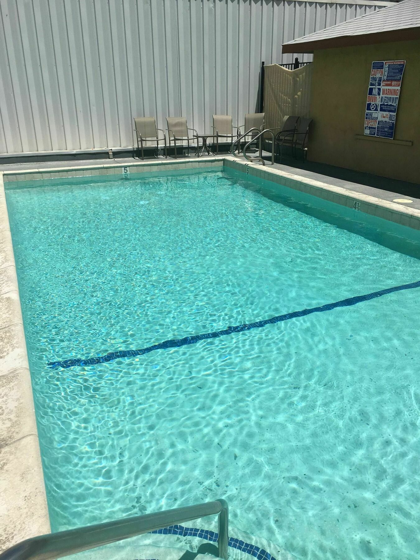 Days Inn By Wyndham Bishop Bagian luar foto