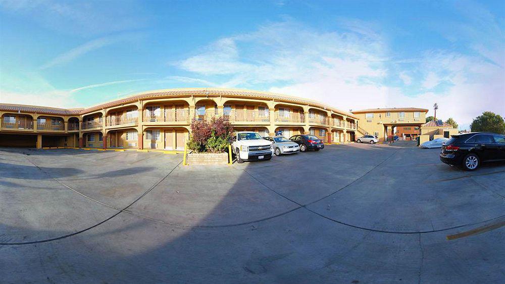 Days Inn By Wyndham Bishop Bagian luar foto