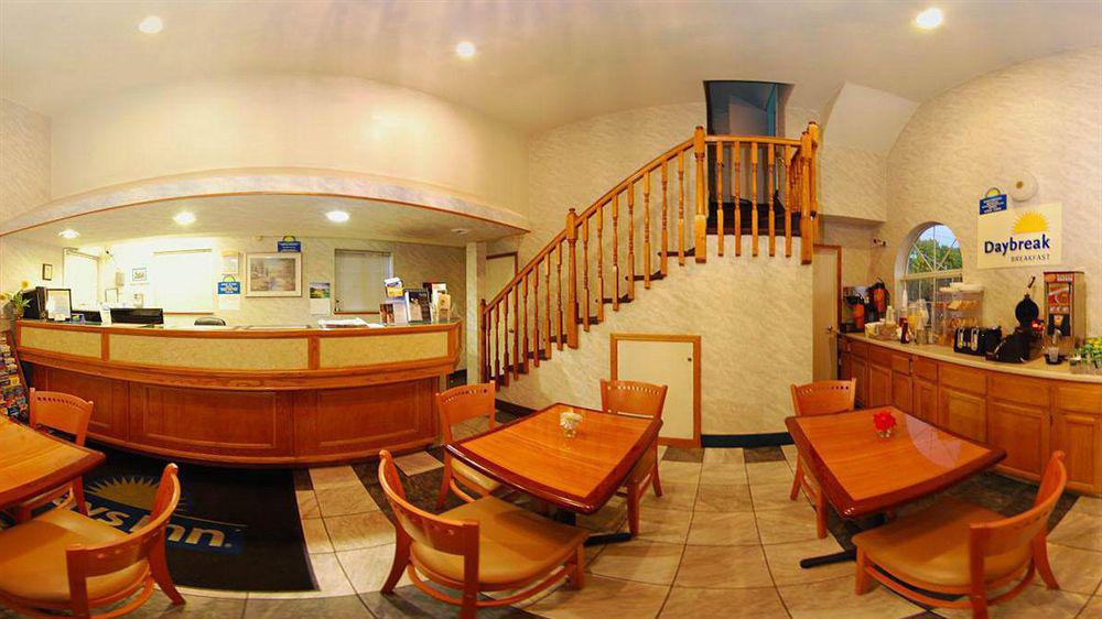 Days Inn By Wyndham Bishop Bagian luar foto